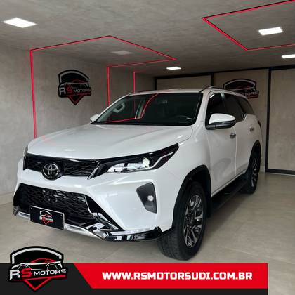 TOYOTA HILUX SW4 2.8 D-4D TURBO DIESEL SRX PLATINUM 4X4 AUTOMÁTICO